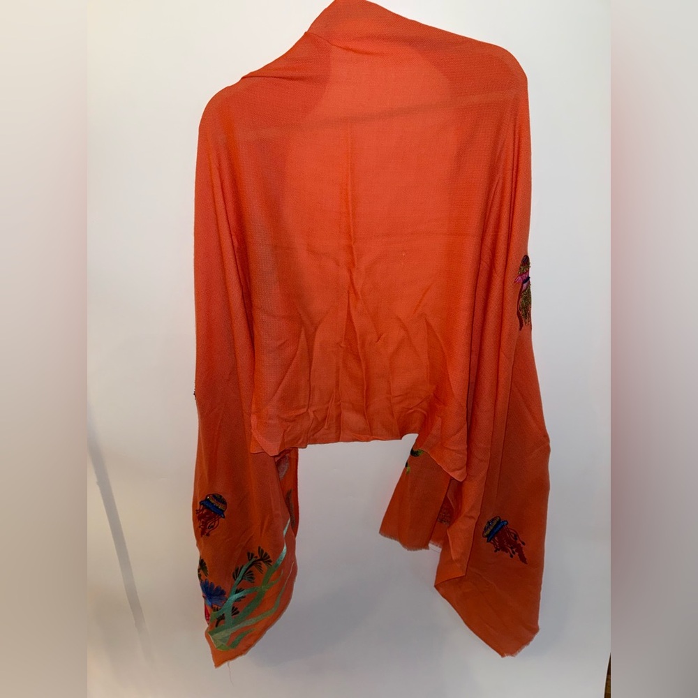 JANAVI CORAL COUTURE STOLE IN CORAL MULTI - Picture 7 of 12